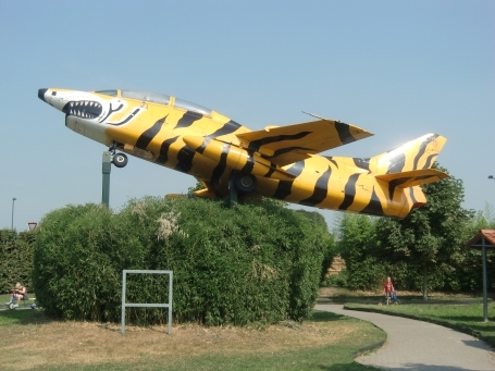 Kevelaer : Am Scheidweg, Irrland die Bauernhof-Erlebnisoase, bespielbares Leopard-Flugzeug